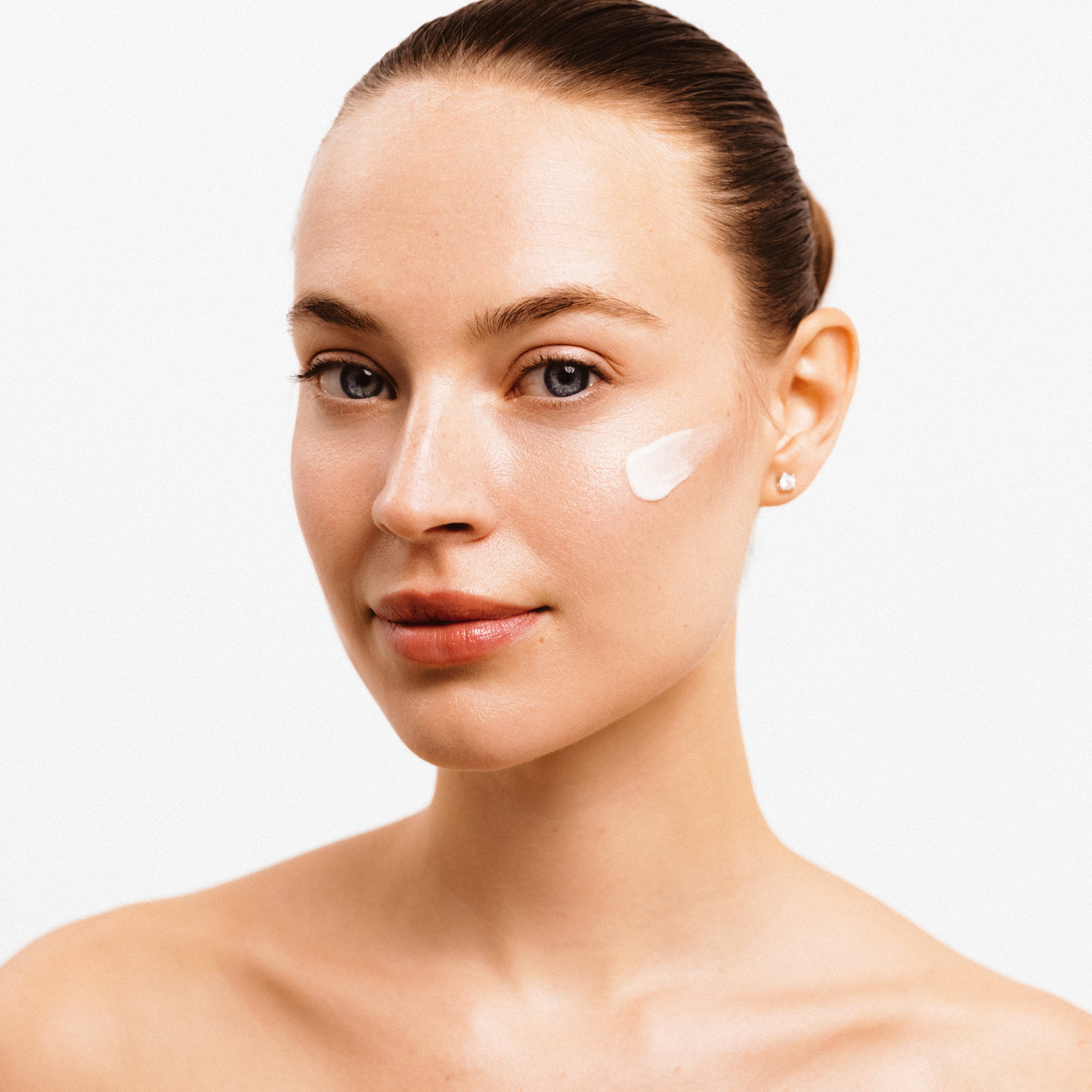 TeDerm DayCream Product Application on Face